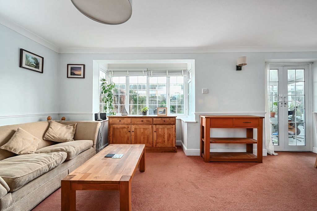 Property photo 3 of 24 Living Toom