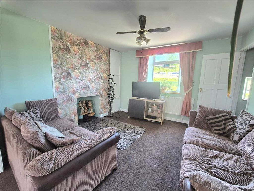 Property photo 3 of 24 Lounge