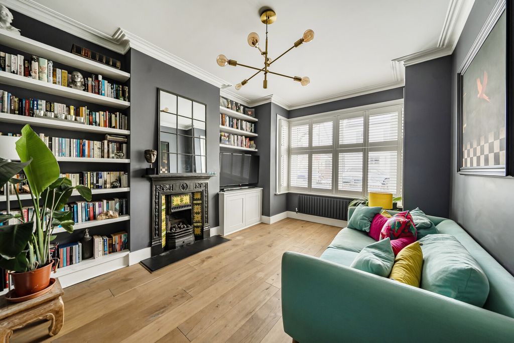 Property photo 2 of 12 Sitting Room