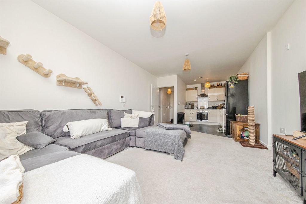 Property photo 2 of 11