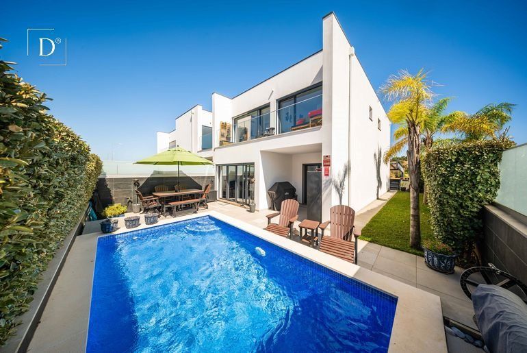 Property photo 1 of 46 Modern 4-Bedroom Villa With Pool And Countryside Views