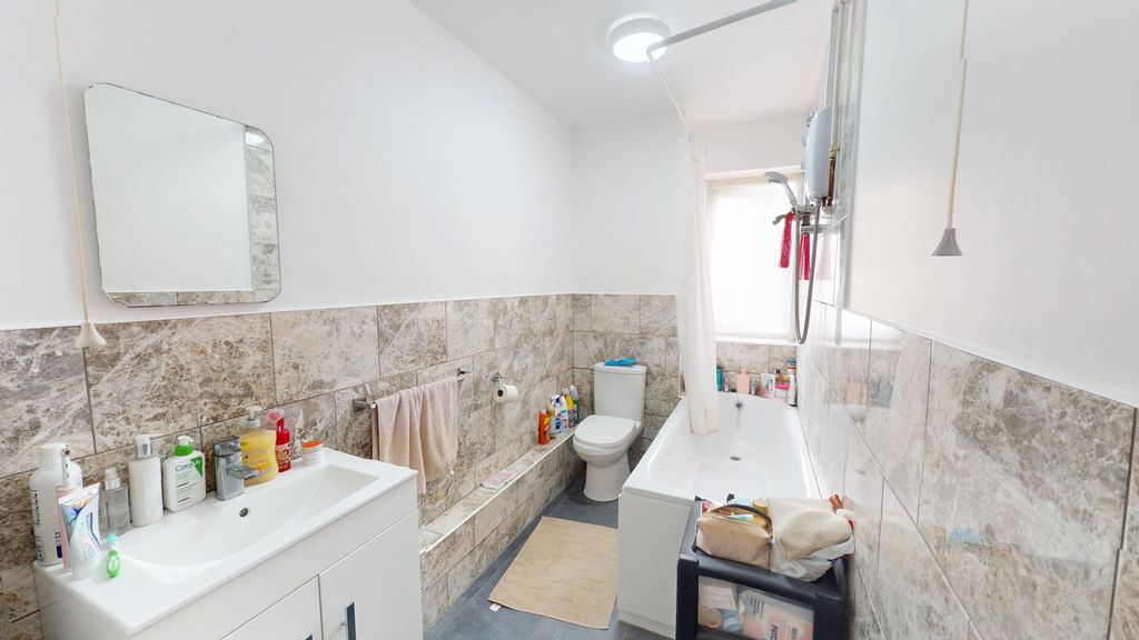 Property photo 3 of 4