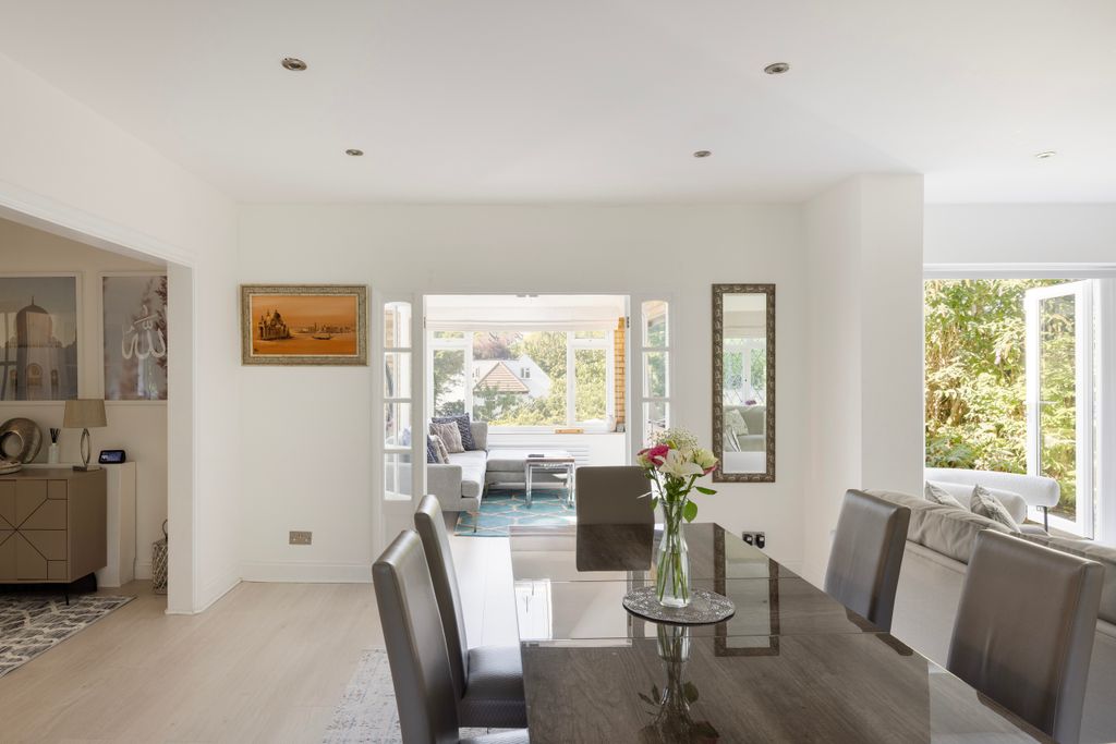 Property photo 2 of 37 The Private Realtor - 442 Selsdon Road - 4_Hi