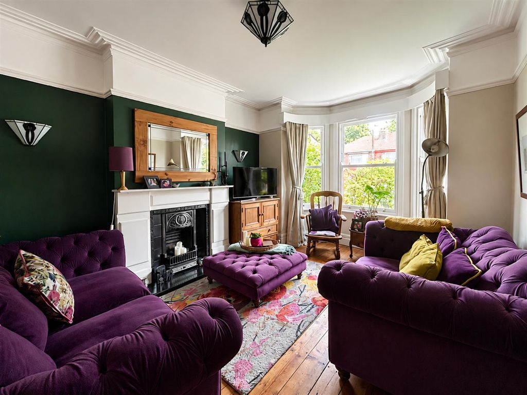 Property photo 2 of 28