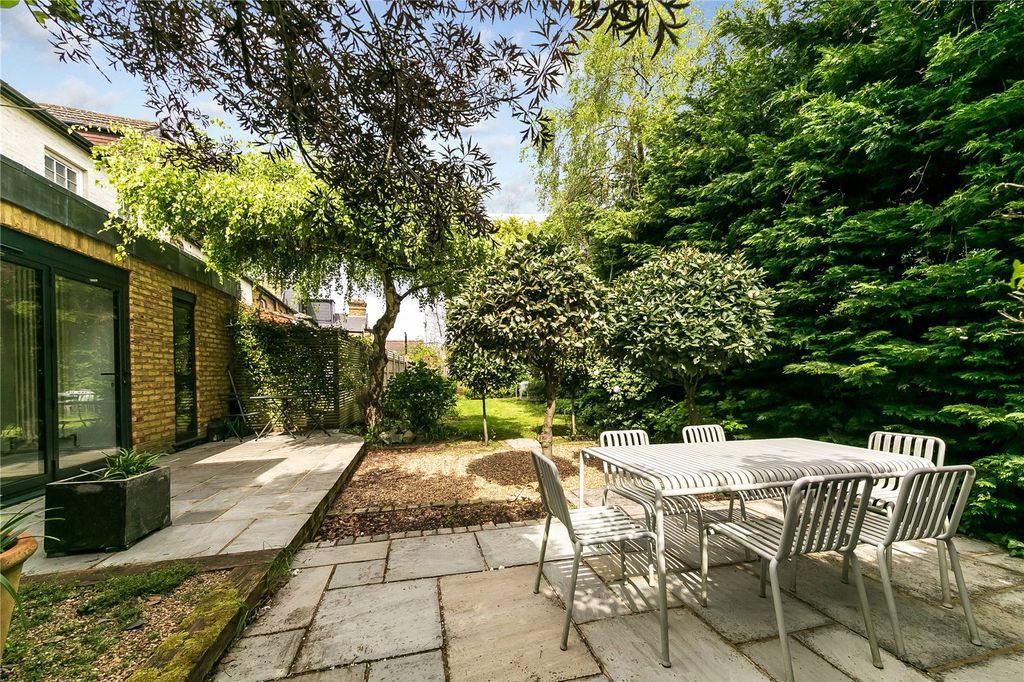 Property photo 2 of 19 Picture No. 11