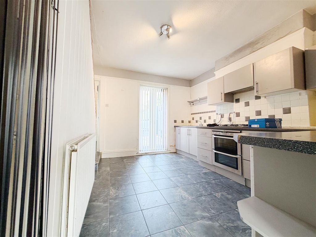 Property photo 3 of 16 Kitchen