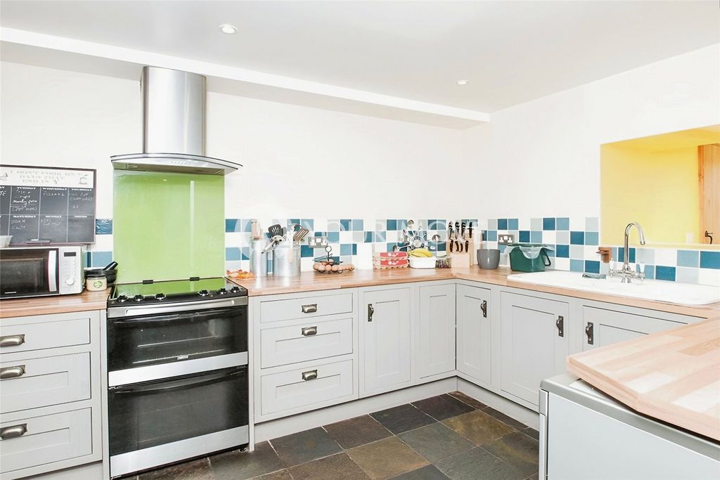 Property photo 3 of 8 Picture No. 12