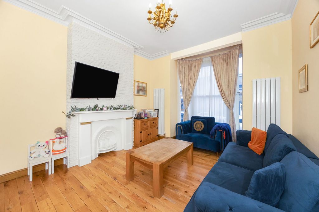 Property photo 2 of 34