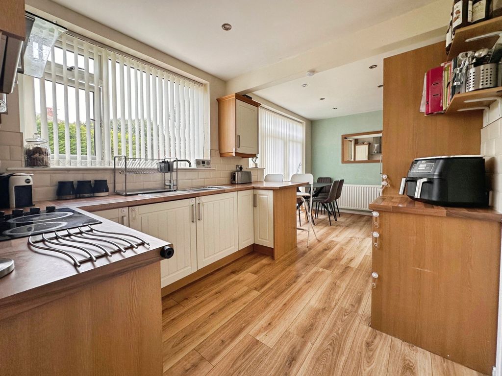 Property photo 2 of 20 Kitchen/Diner