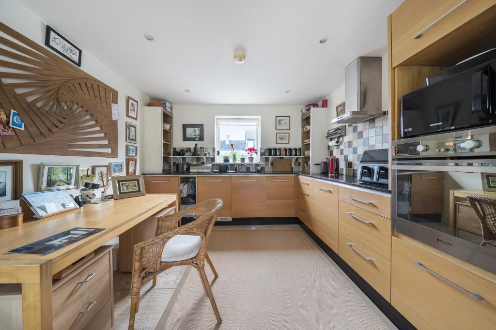 Property photo 3 of 23 Kitchen