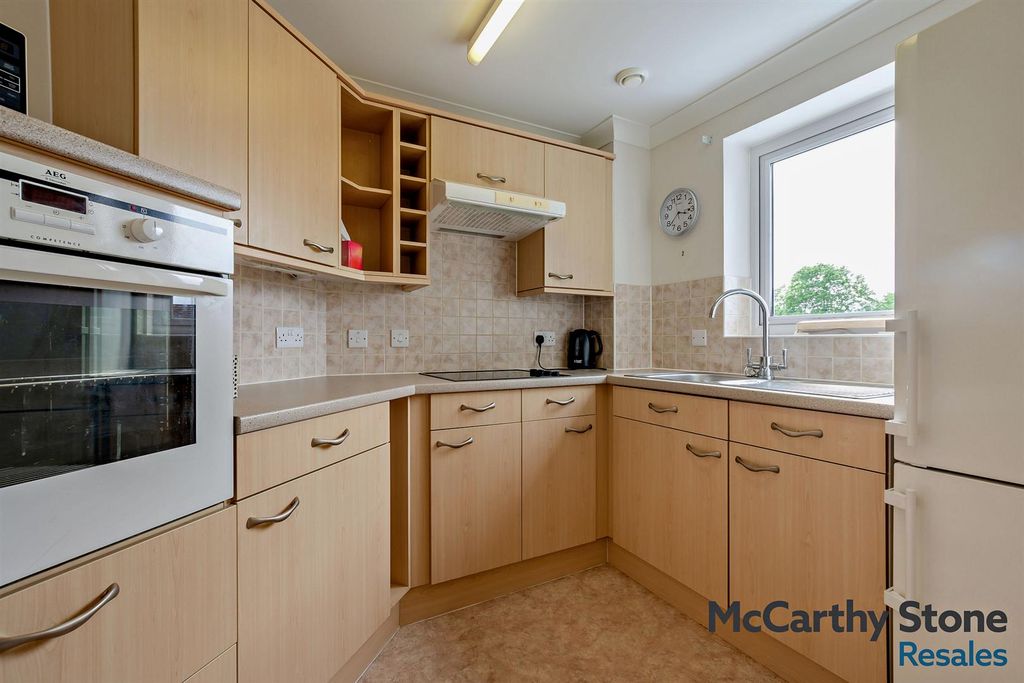 Property photo 3 of 29 8693761-Interior14-800.Jpg