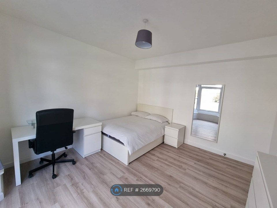 Property photo 2 of 33