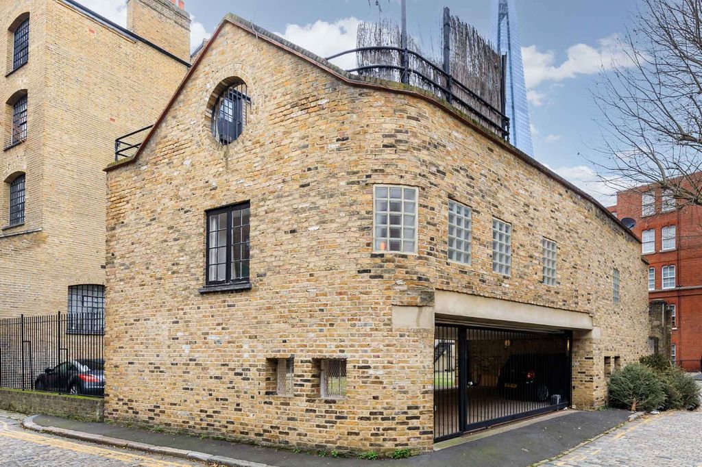 Property photo 2 of 20