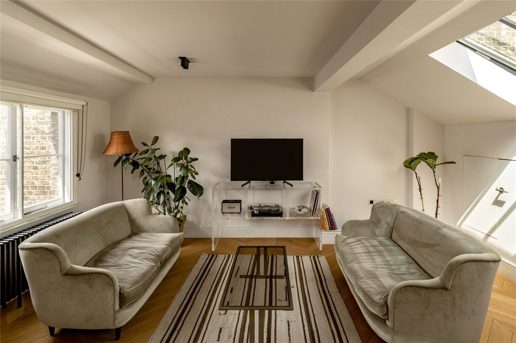 Property photo 3 of 13 Living Room