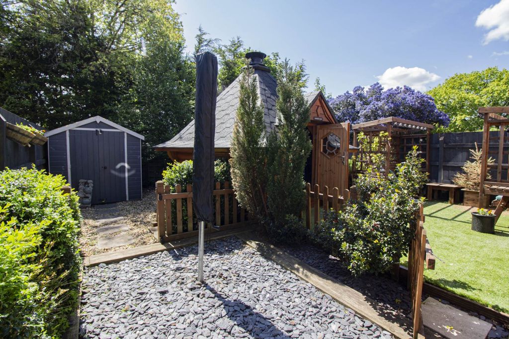 Property photo 2 of 30