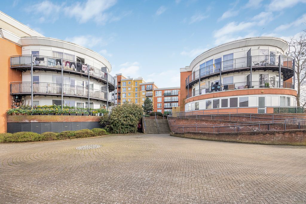 Property photo 1 of 15 Memorial Heights, Monarch Way -014