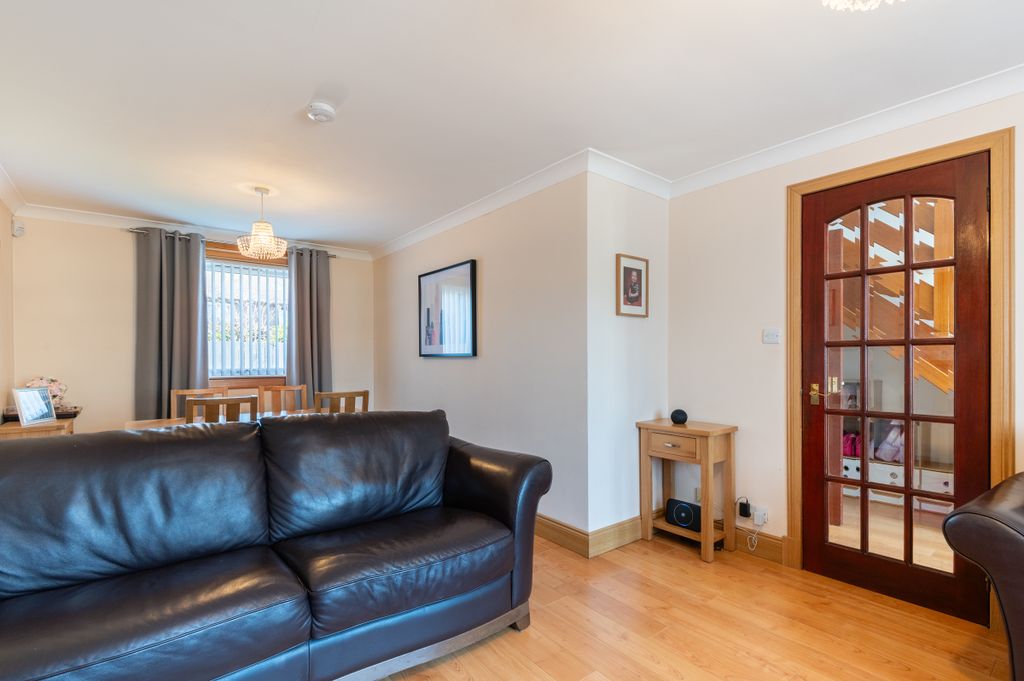 Property photo 3 of 25