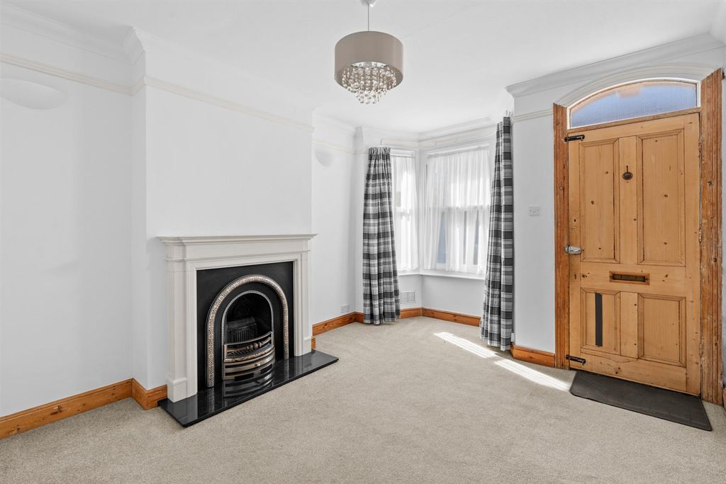 Property photo 3 of 16 41Doverstreet-009.Jpg