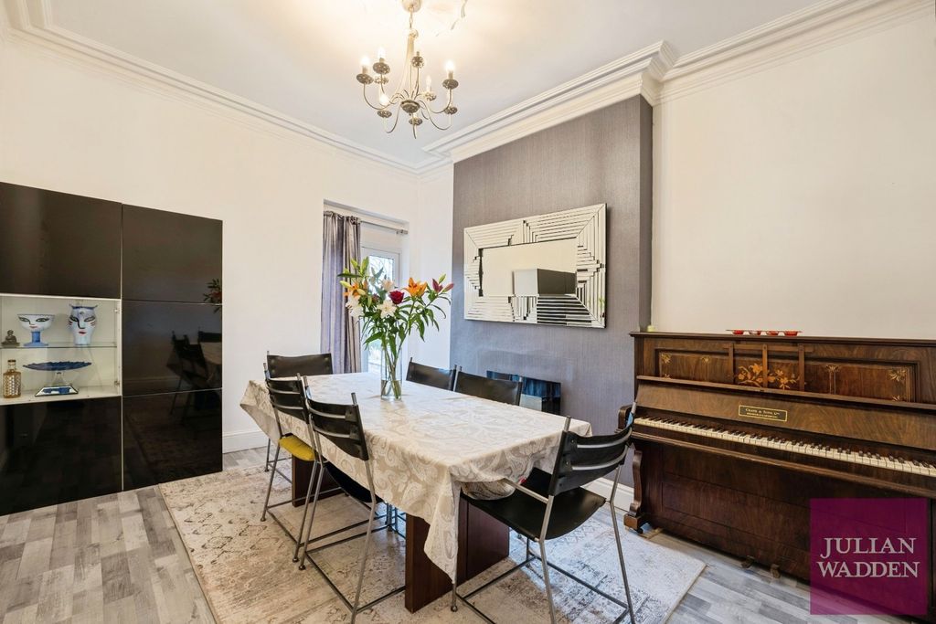 Property photo 3 of 15 Picture 3