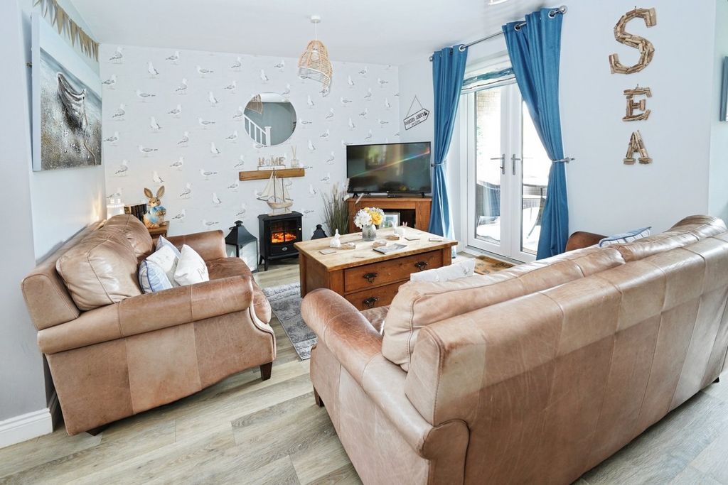 Property photo 3 of 26