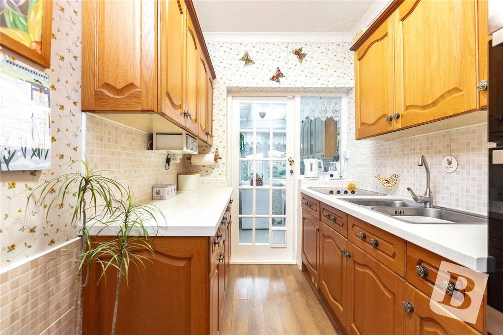 Property photo 3 of 17 Kitchen
