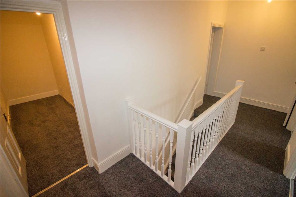 Property photo 3 of 7 Landing