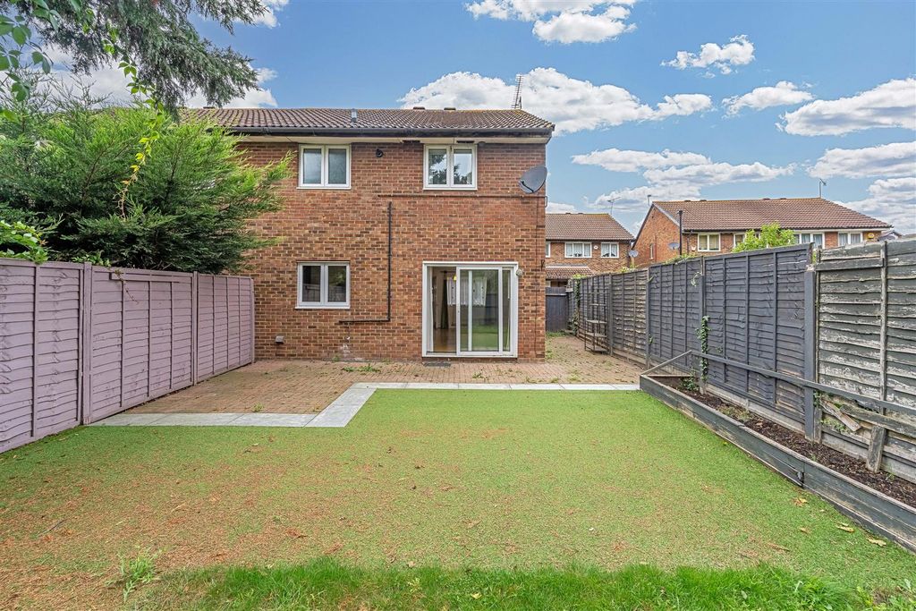 Property photo 1 of 25 8 Crofters Close, Isleworth Tw7 7Ph-Low Res-1.Jpg