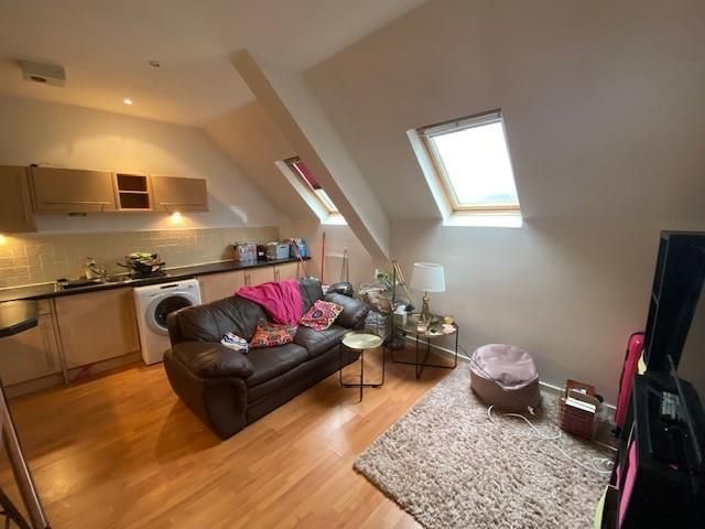 Property photo 3 of 12 Lounge