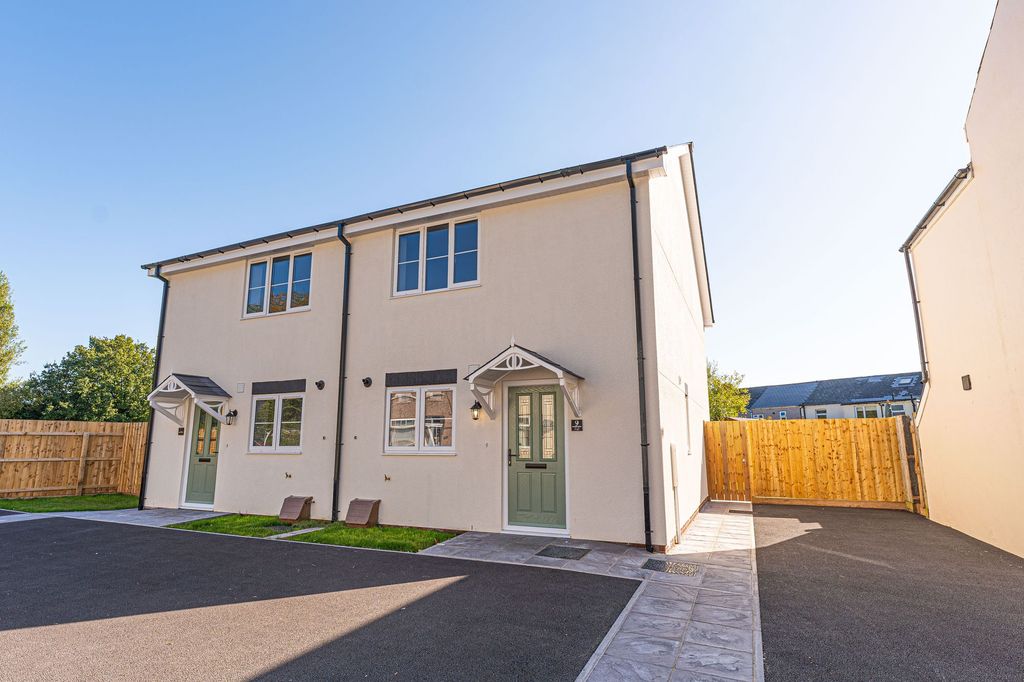 Property photo 1 of 28