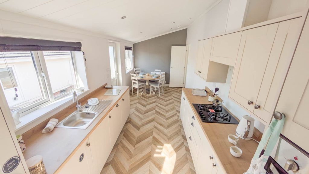 Property photo 3 of 11 Bright Kitchen Diner In The Willerby New Forest Park Home