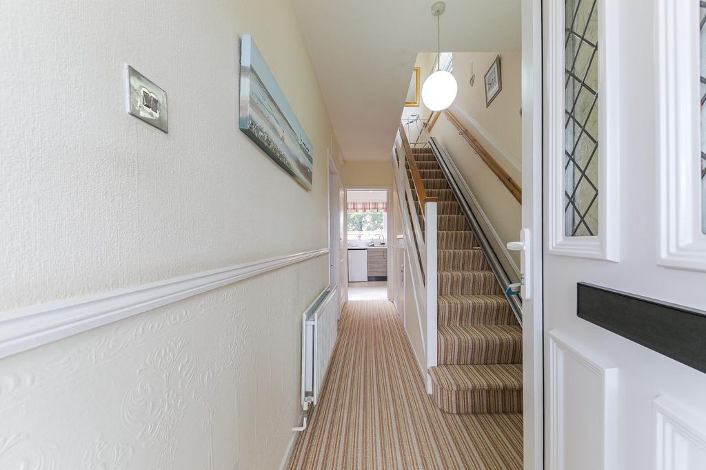 Property photo 2 of 18 Hallway