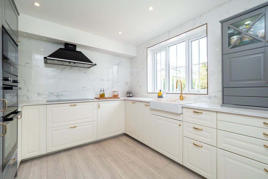 Property photo 3 of 20 Picture 3