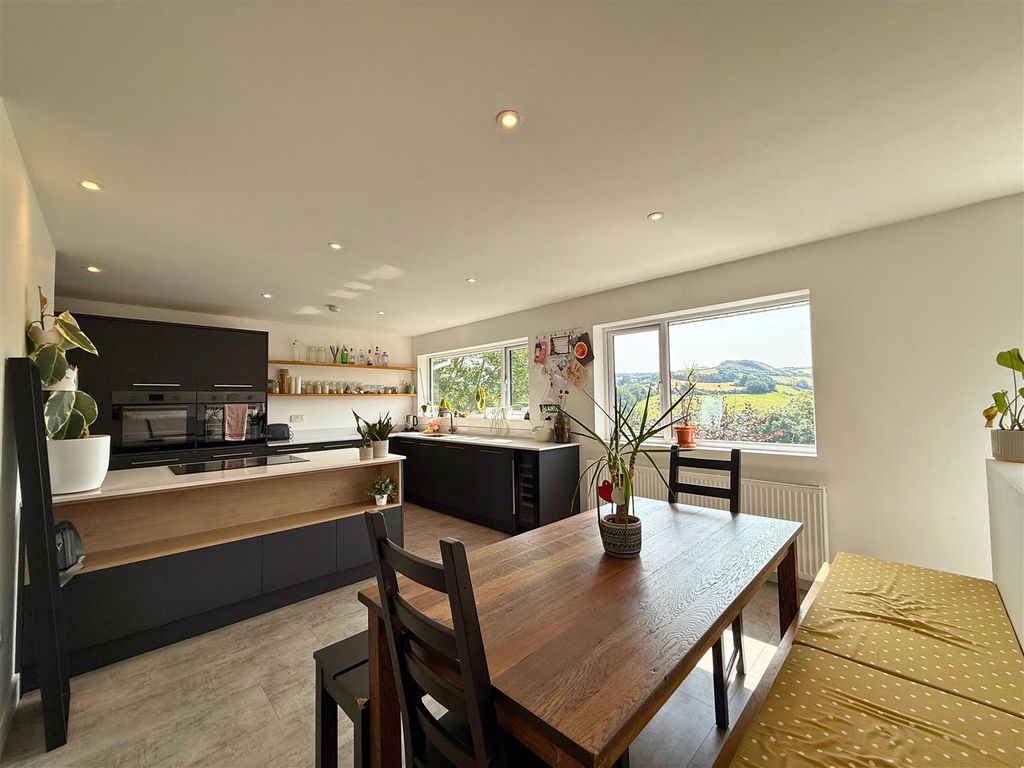 Property photo 3 of 23 Dining Room/ Kitchen