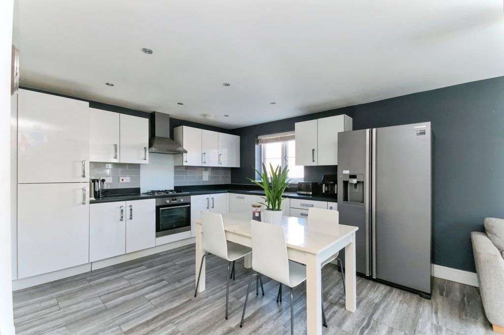 Property photo 3 of 24 Pbox-Img.Jpg