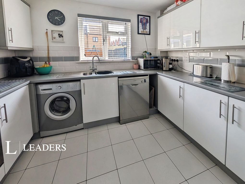 Property photo 3 of 14 Kitchen