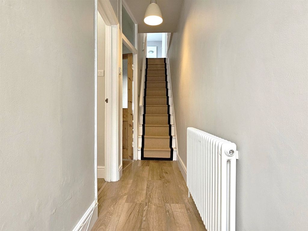 Property photo 3 of 26 Entrance Hall