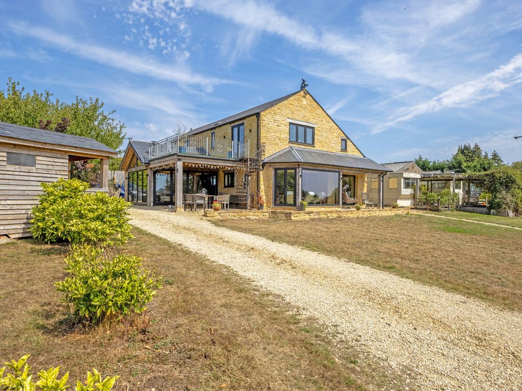 Property photo 1 of 42