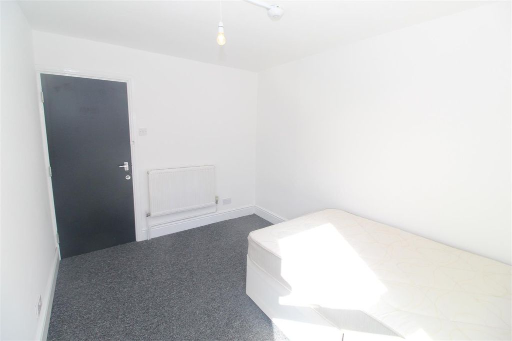 7 bed shared accommodation to rentMackintosh Place, Cardiff CF24 photo 5