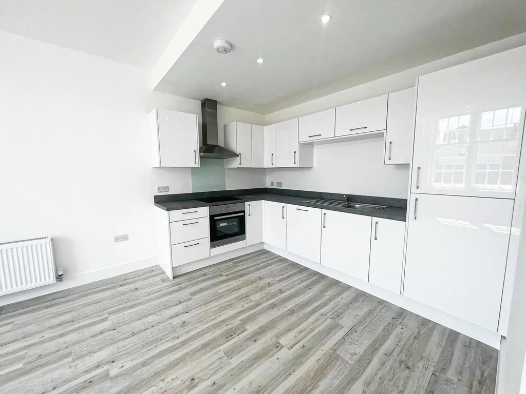 Apartment in Hull, Garrison Side, Old Town - View 3