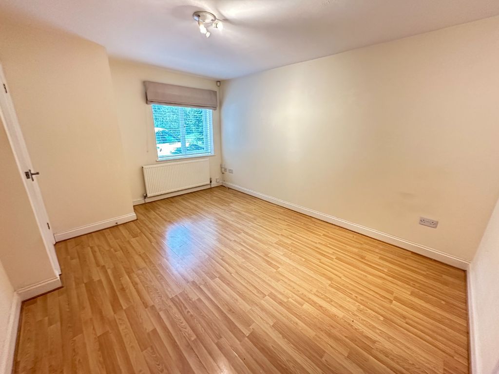 Property photo 2 of 9 4576562