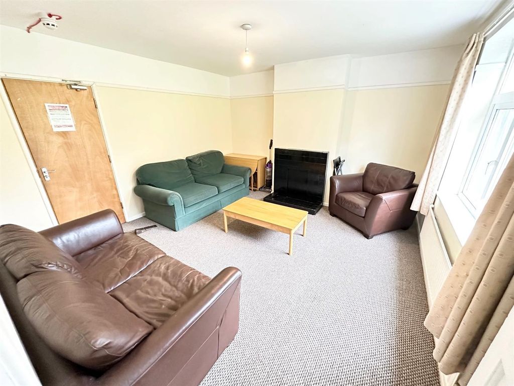 Property photo 2 of 24 Livi.Jpg