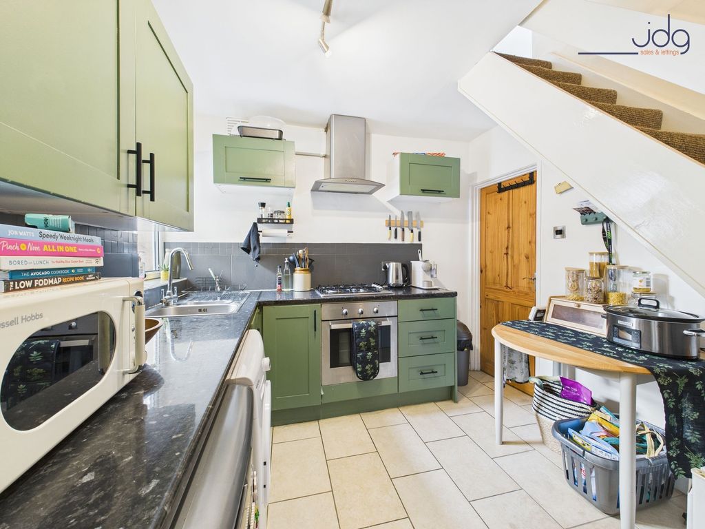 Property photo 3 of 10 Kitchen