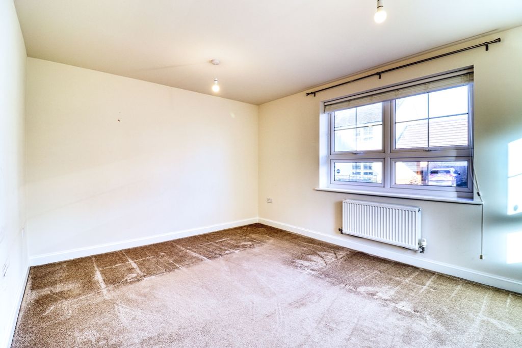 Property photo 2 of 17 Lounge