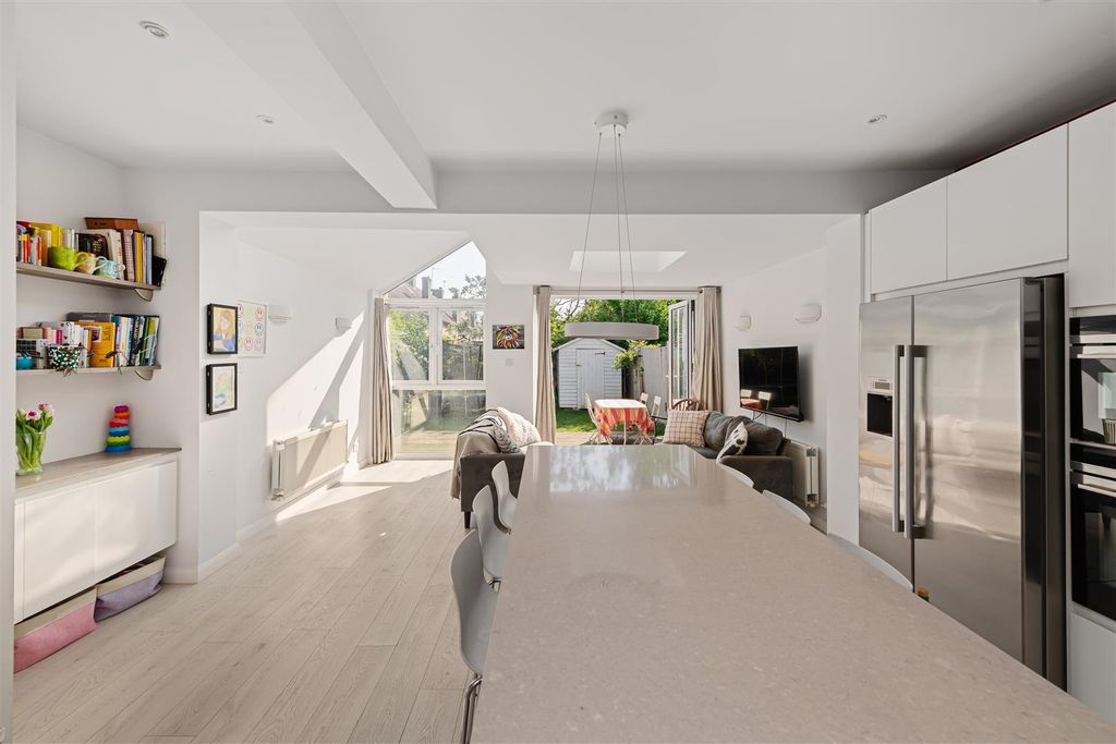 Property photo 2 of 26 Dover House Road Hi-2.Jpg