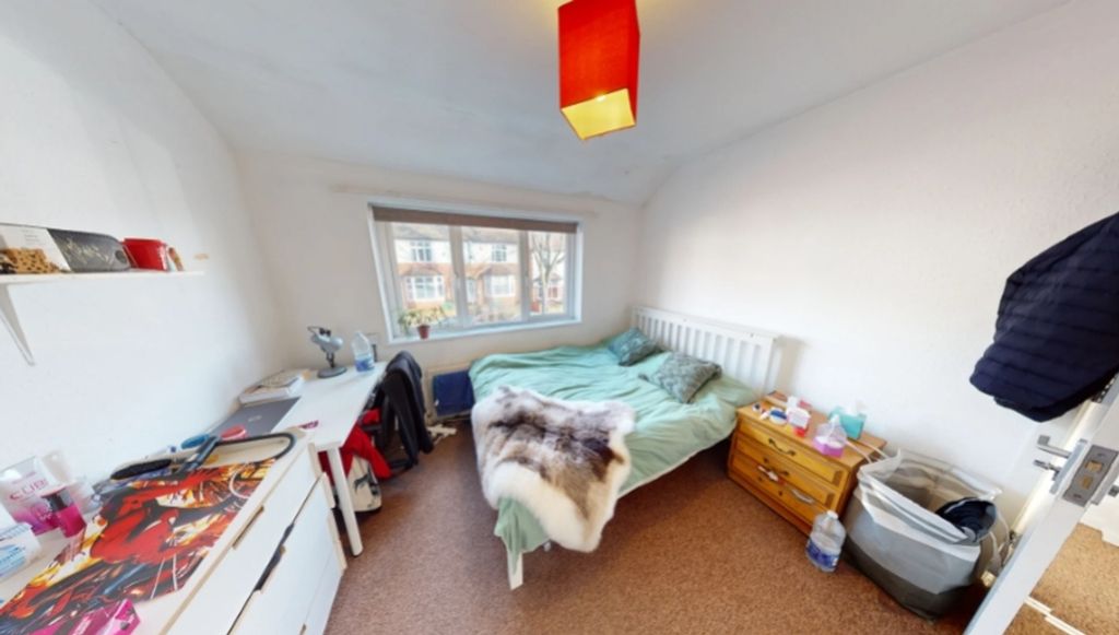 Property photo 3 of 7 A Bright And Inviting Double Bedroom With Ample Sp...
