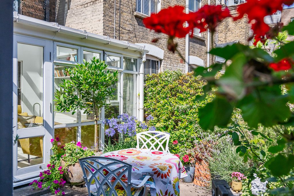 Property photo 2 of 31 Drury_Lane_20
