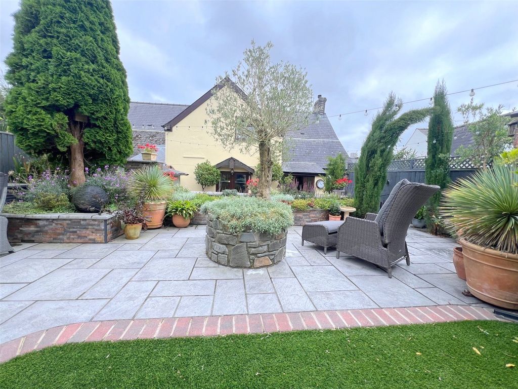Property photo 2 of 61 Picture No. 51