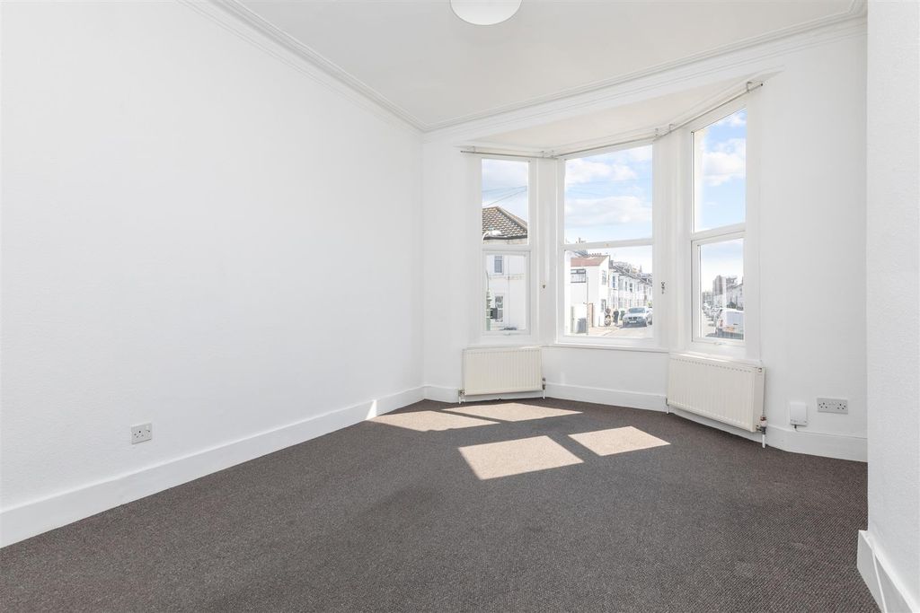 Property photo 2 of 6 Westbourne Street-2.Jpg
