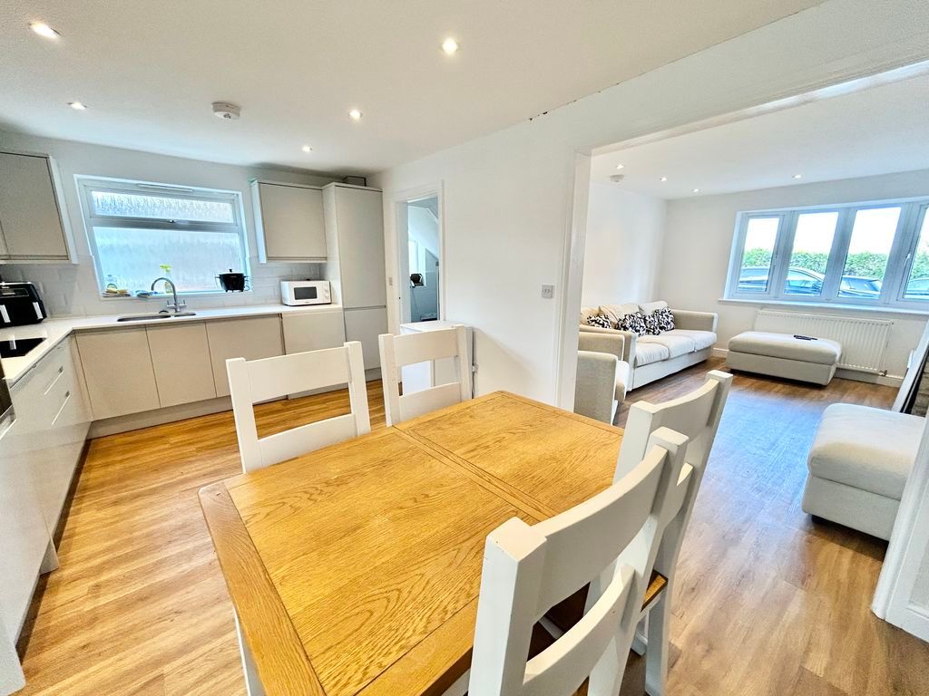Property photo 3 of 20 Kitchen Diner