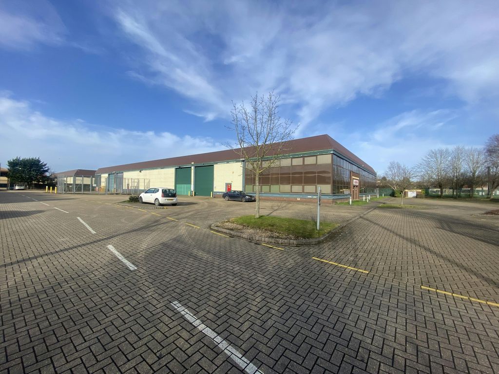 Property photo 1 of 5 552 Fairlie Road Slough  Coming Soon.Jpg